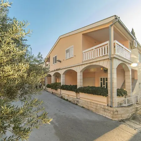 Apartament Toni Podaca